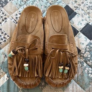 No Boundaries women Tan Fringe Moccasin Slip-On Shoes with Bead Accents